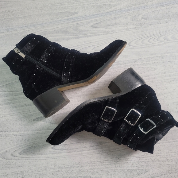 Lord and Taylor Suede Black Boots - Picture 3 of 3